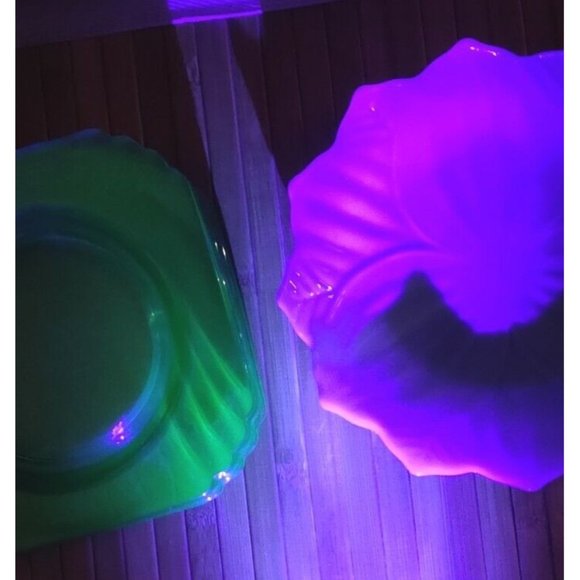 Vintage Green Depression Uranium Vaseline Glass 7x1/2" Plate Rounded Corners - Picture 10 of 10